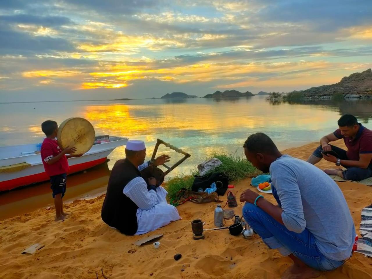 فندق Kabara Nubian House أبو سمبل الغرفة الصورة